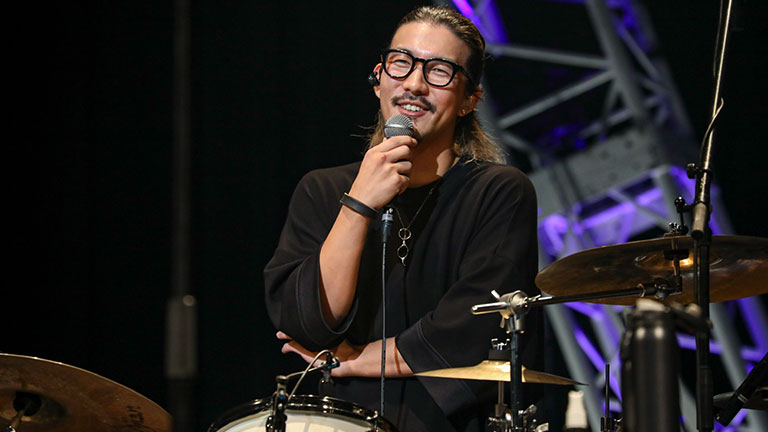 ライブで話すドラマー神田