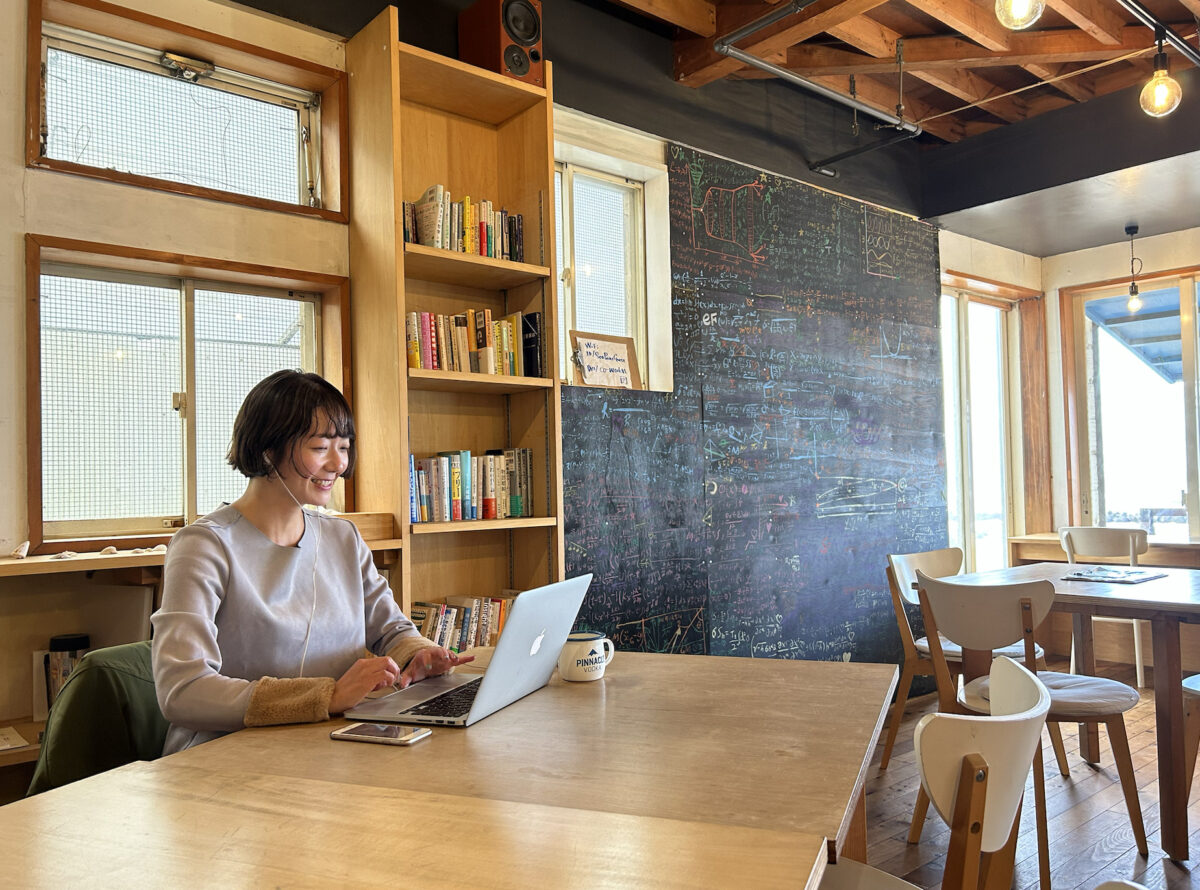 リモートワーク　女性